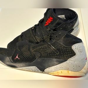 NIKE JORDAN Zion 2 black basketball shoe youth size 7